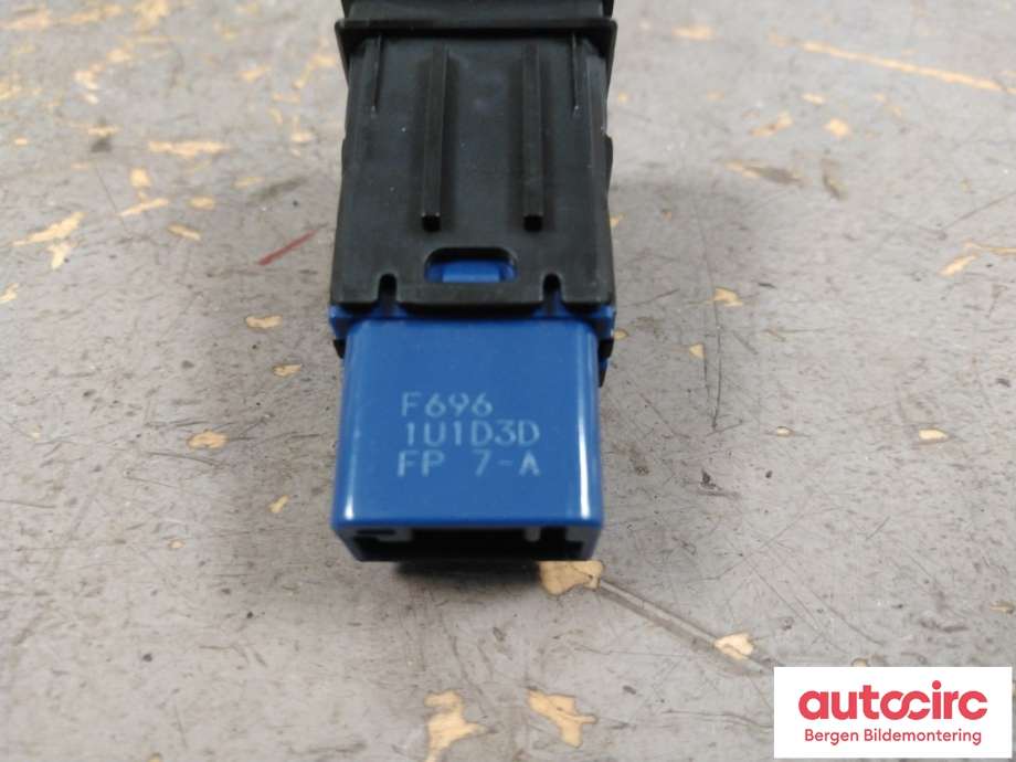 Bryter baklukeåpner til Toyota RAV4 2019-->> (Type V)  (TOYOTA|8496642010|)