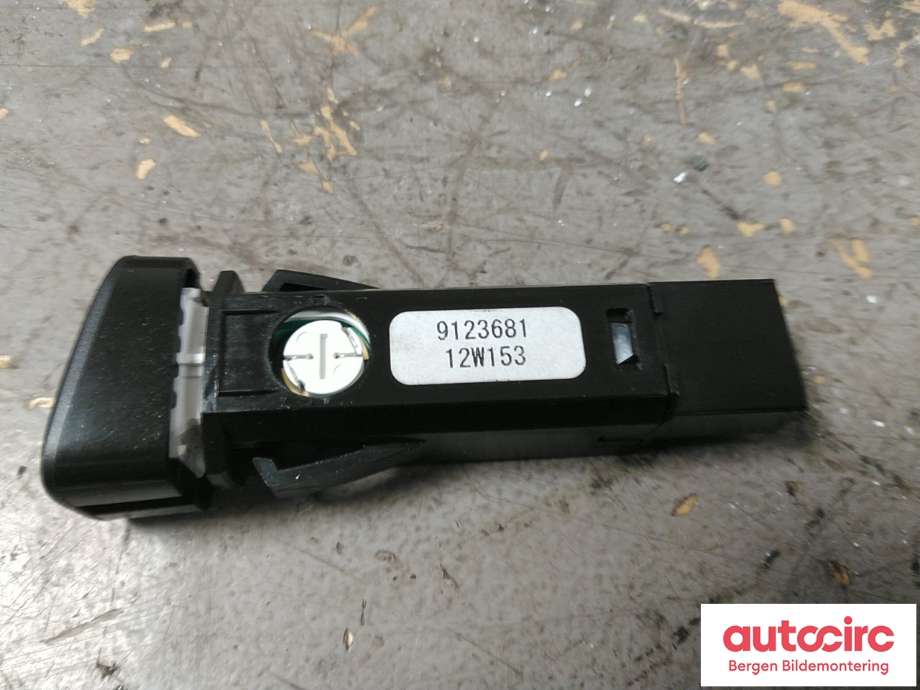 Bryter nødblink til Volvo S60 2010-2014 (Type II, Fase 1)  (VOLVO|9123681|)