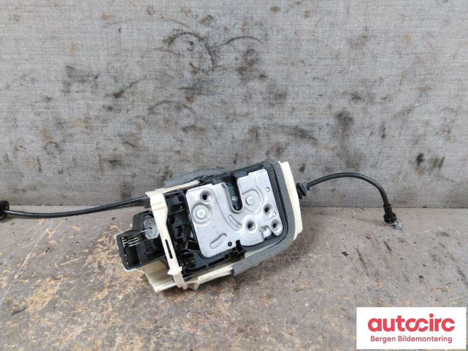 Låsekasse høyre til Volvo C40 Recharge 2021-2024  (VOLVO|32131413|)