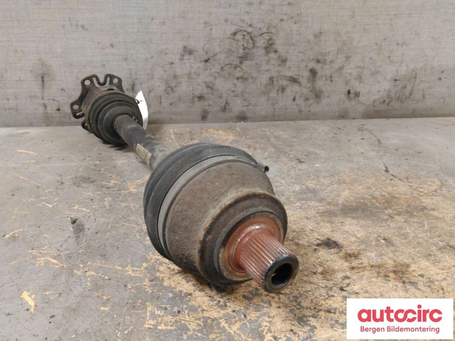 Drivaksel venstre foran til Audi A6 2005-2008 (Type III, Fase 1) (C6) (C6) (AUDI|4F0 407 271 H|)