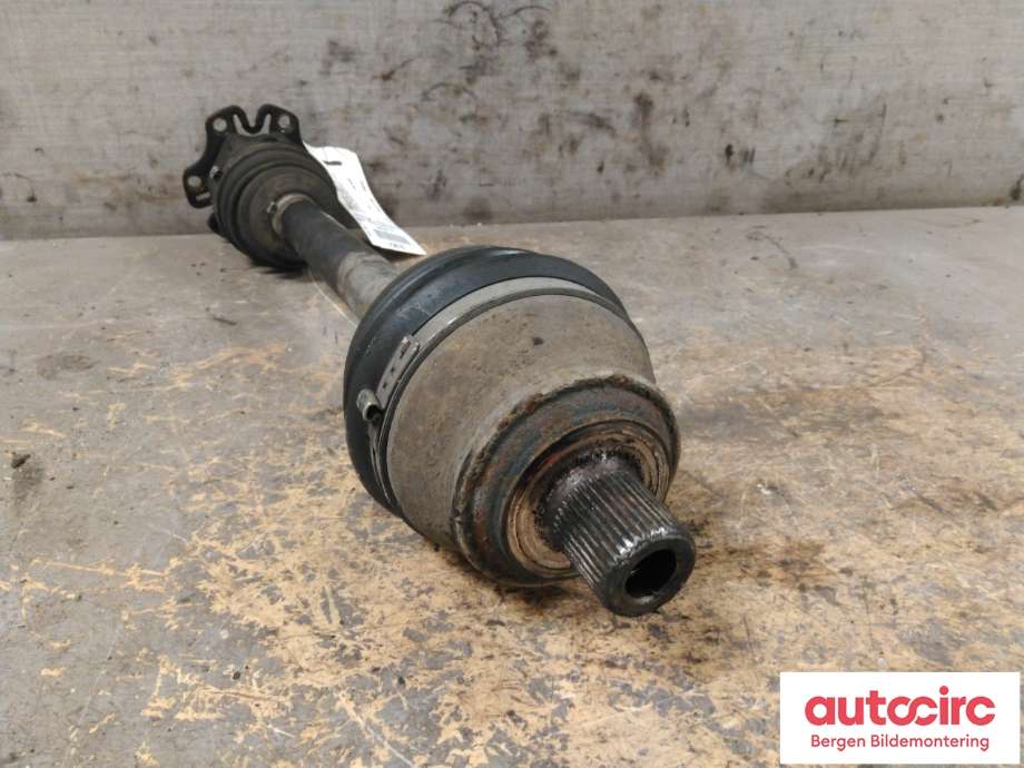 Drivaksel høyre foran til Audi A6 2005-2008 (Type III, Fase 1) (C6) (C6) (AUDI|4F0 407 272 H|)