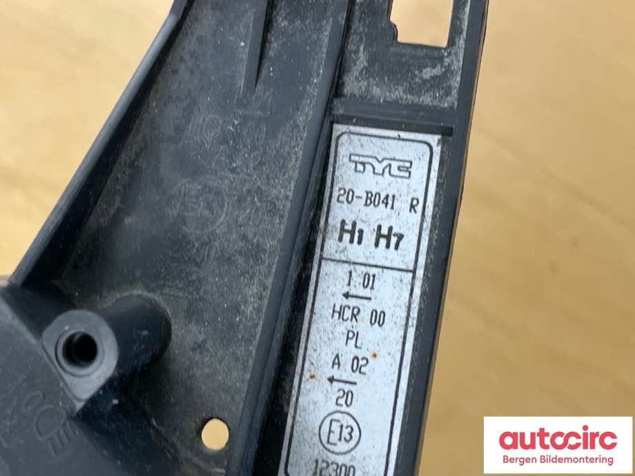 Frontlykt høyre halogen til Opel Vectra C 2002-2005 (Type I)  (OPEL|93171433|)
