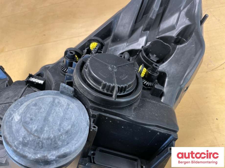 Frontlykt høyre halogen til Opel Vectra C 2002-2005 (Type I)  (OPEL|93171433|)