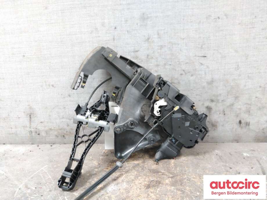 Låsekasse høyre til Volvo V50 2004-2007 (Fase 1)  (VOLVO|31253658|30663866|)