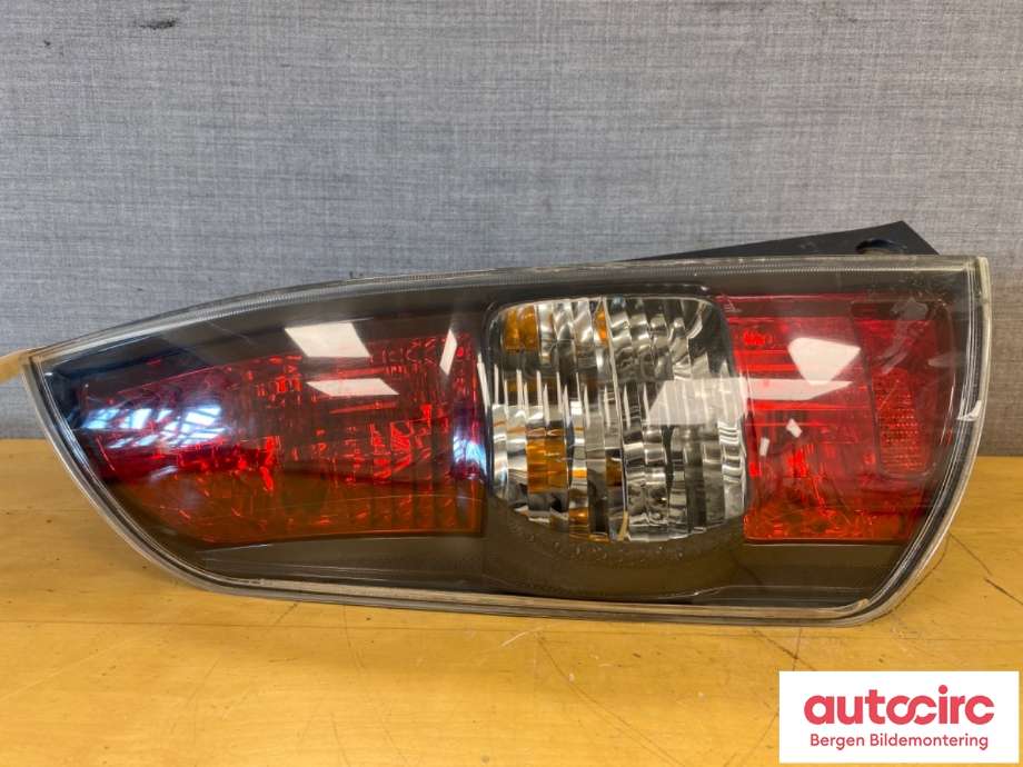 Baklykt venstre til Subaru Justy 2008-2010 (Type IV) (SUBARU|)