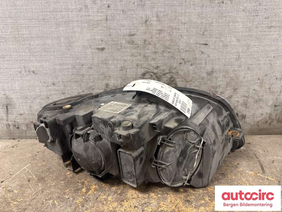 Frontlykt venstre halogen til Audi A4 2004-2008 (Type III) (B7) (B7) (AUDI|8E0 941 003 AJ|)