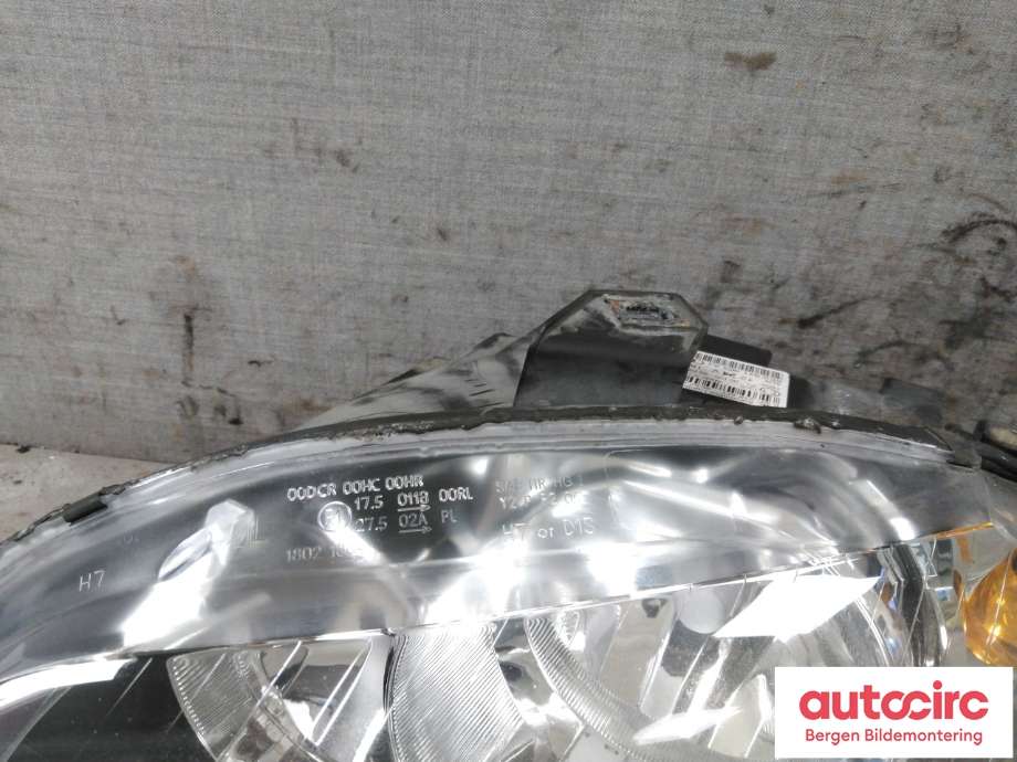 Frontlykt venstre halogen til Audi A4 2004-2008 (Type III) (B7) (B7) (AUDI|8E0 941 003 AJ|)
