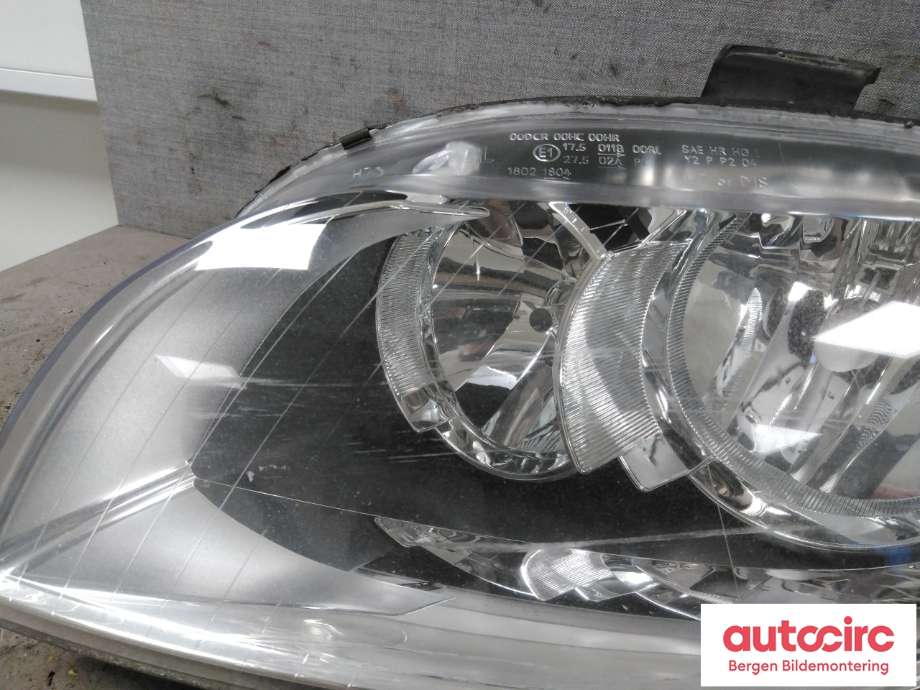 Frontlykt venstre halogen til Audi A4 2004-2008 (Type III) (B7) (B7) (AUDI|8E0 941 003 AJ|)