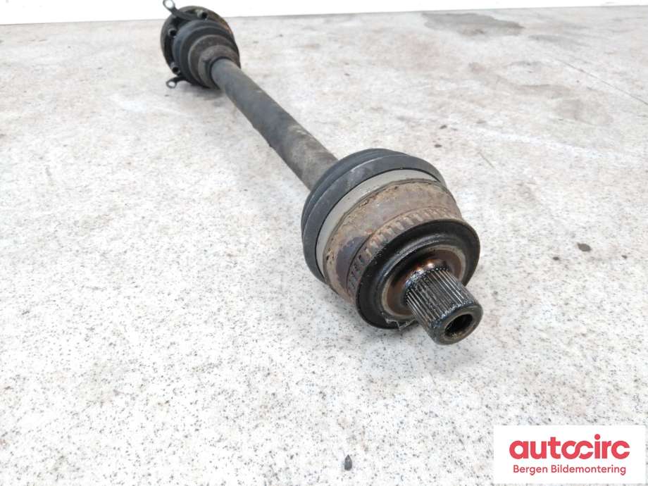 Drivaksel venstre foran til Audi A4 2004-2008 (Type III) (B7) (B7) (AUDI|8E0 407 453 CX|8E0 407 271 BS|)