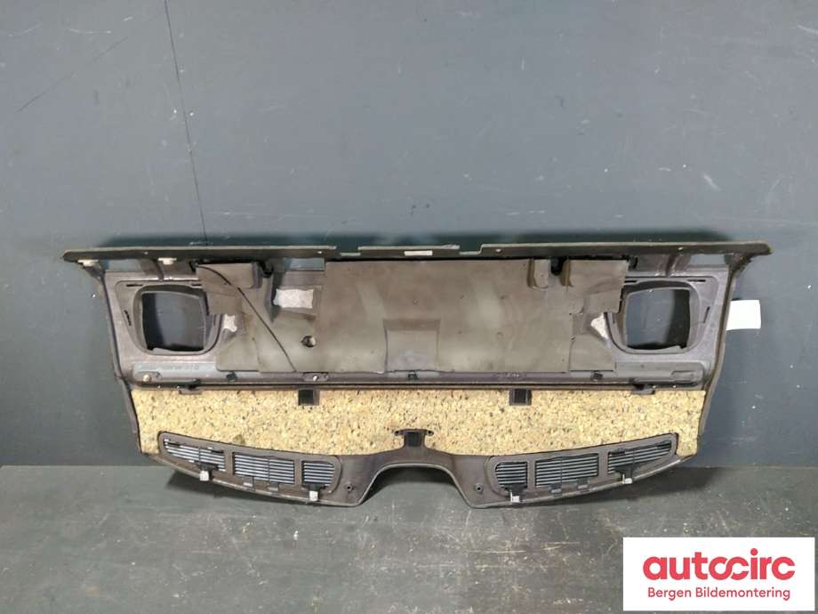 Hattehylle til BMW 5-Serie 1996-2003 (E39) (E39) (BMW|51 46 8 208 251|)