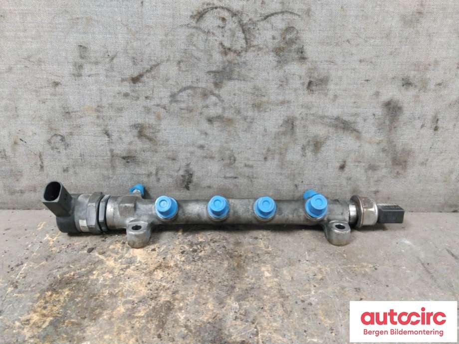 Dyseskinne (fuelrail) til VW Golf VII 2012-2017 (Fase 1)  (VOLKSWAGEN|04L 130 089 B|)