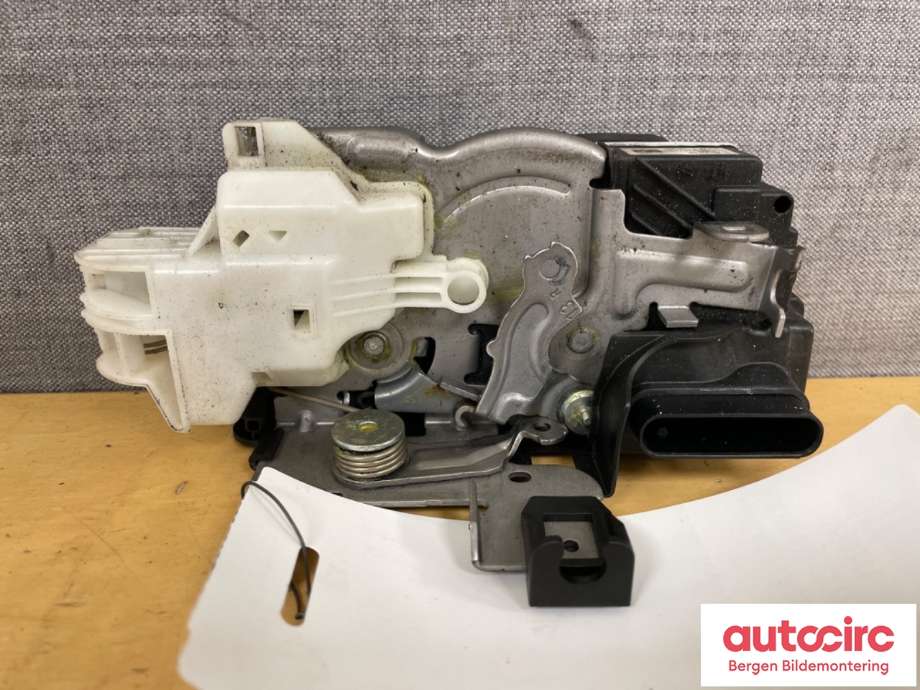 Låsekasse høyre til Volvo V40 2012-2019  (VOLVO|31440392||31391825)