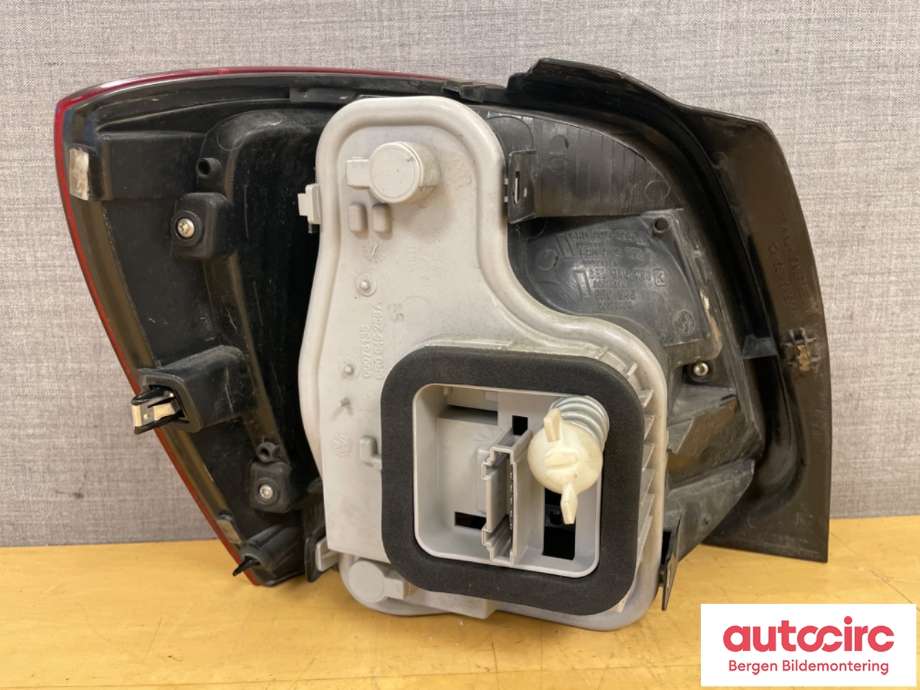 Baklykt høyre til VW Polo 2009-2014 (Type V, Fase 1)  (VOLKSWAGEN|6R0 945 096 AH||6R0 945 112 B)