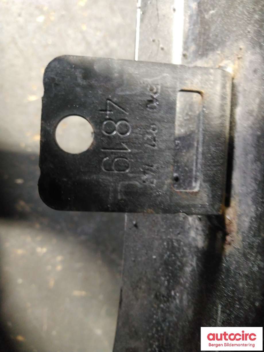 Støtfangerforsterkning foran til VW Caddy 2010-2015 (Type III, Fase 2) (VOLKSWAGEN|1T0 807 109 D|)