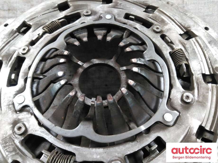Clutch hus til Mazda 3 2013-2016 (Type III, Fase 1)  (MAZDA|SH01-16-410|)