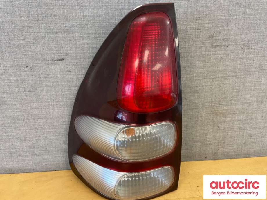 Baklykt venstre til Toyota Land Cruiser 120 2002-2009 (TOYOTA|81561-60620|)
