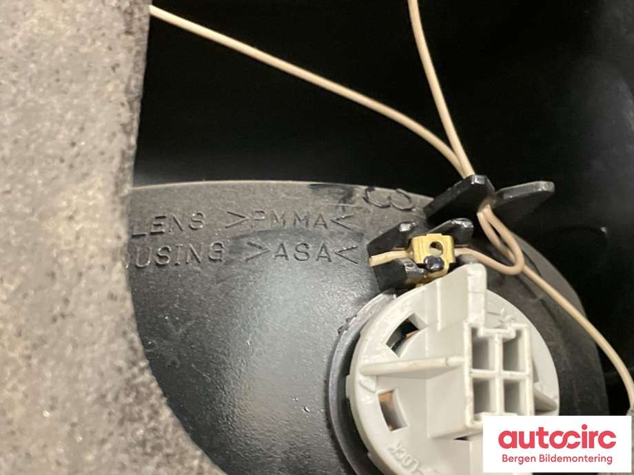 Baklykt venstre til Toyota Land Cruiser 120 2002-2009 (TOYOTA|81561-60620|)