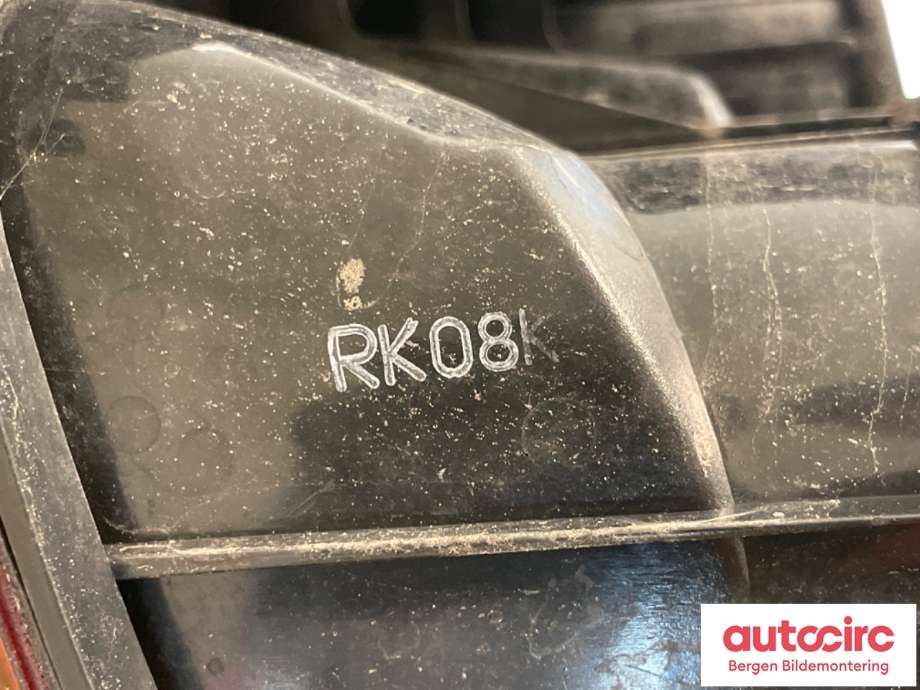 Baklykt venstre til Toyota Land Cruiser 120 2002-2009 (TOYOTA|81561-60620|)