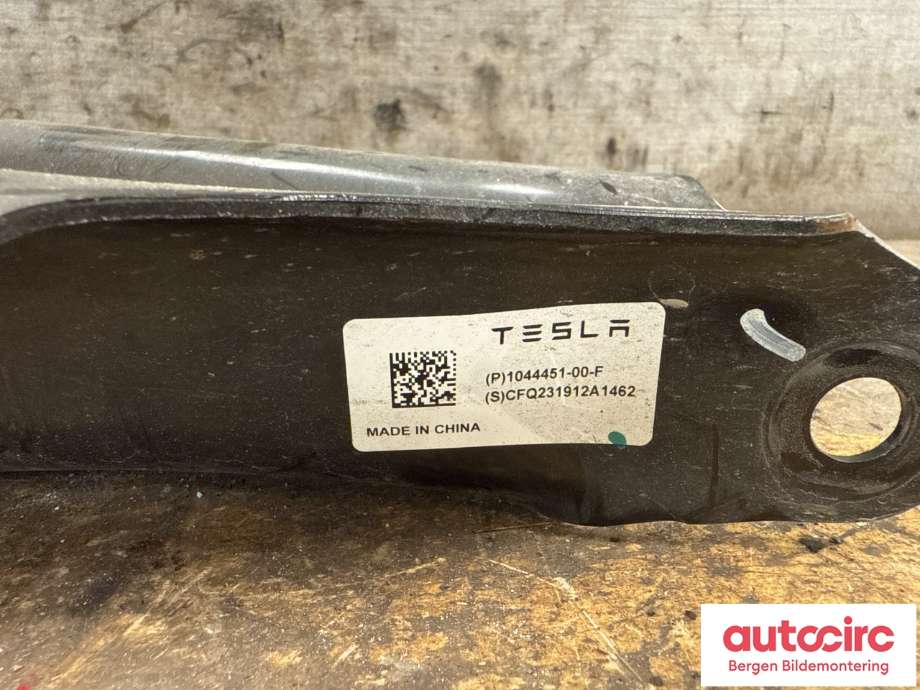 Bærebru venstre bak til Tesla Model Y 2021-2024 (Type I)  (TESLA|1044451-00-F|)