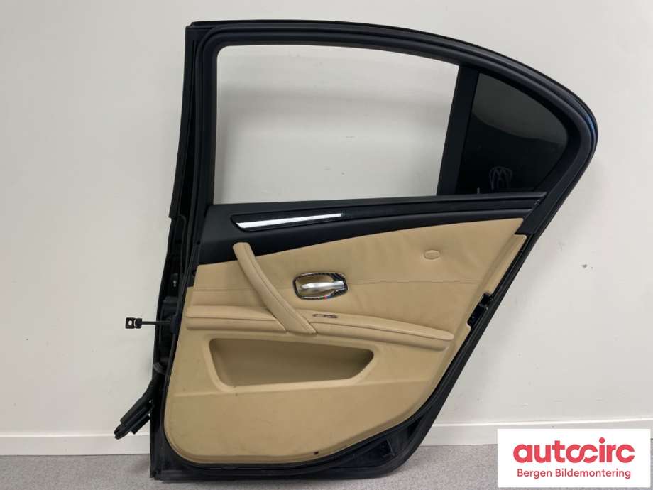Dør høyre bak til BMW 5-Serie 2003-2010 (E60/E61) (E60/E61) (BMW|41 00 9 631 832|41 52 7 202 342|)
