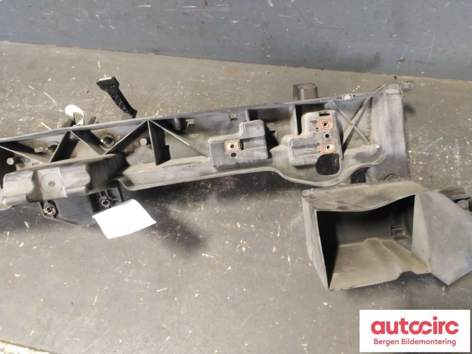 Frontplate øvre til Peugeot 5008 2010-2017 (Type I)  (PEUGEOT|7422 E8|)