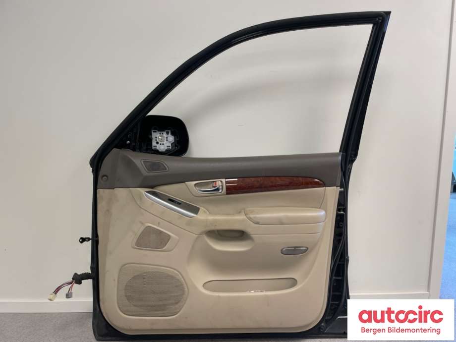 Dør høyre foran til Toyota Land Cruiser 120 2002-2009  (TOYOTA|67111-60320|)