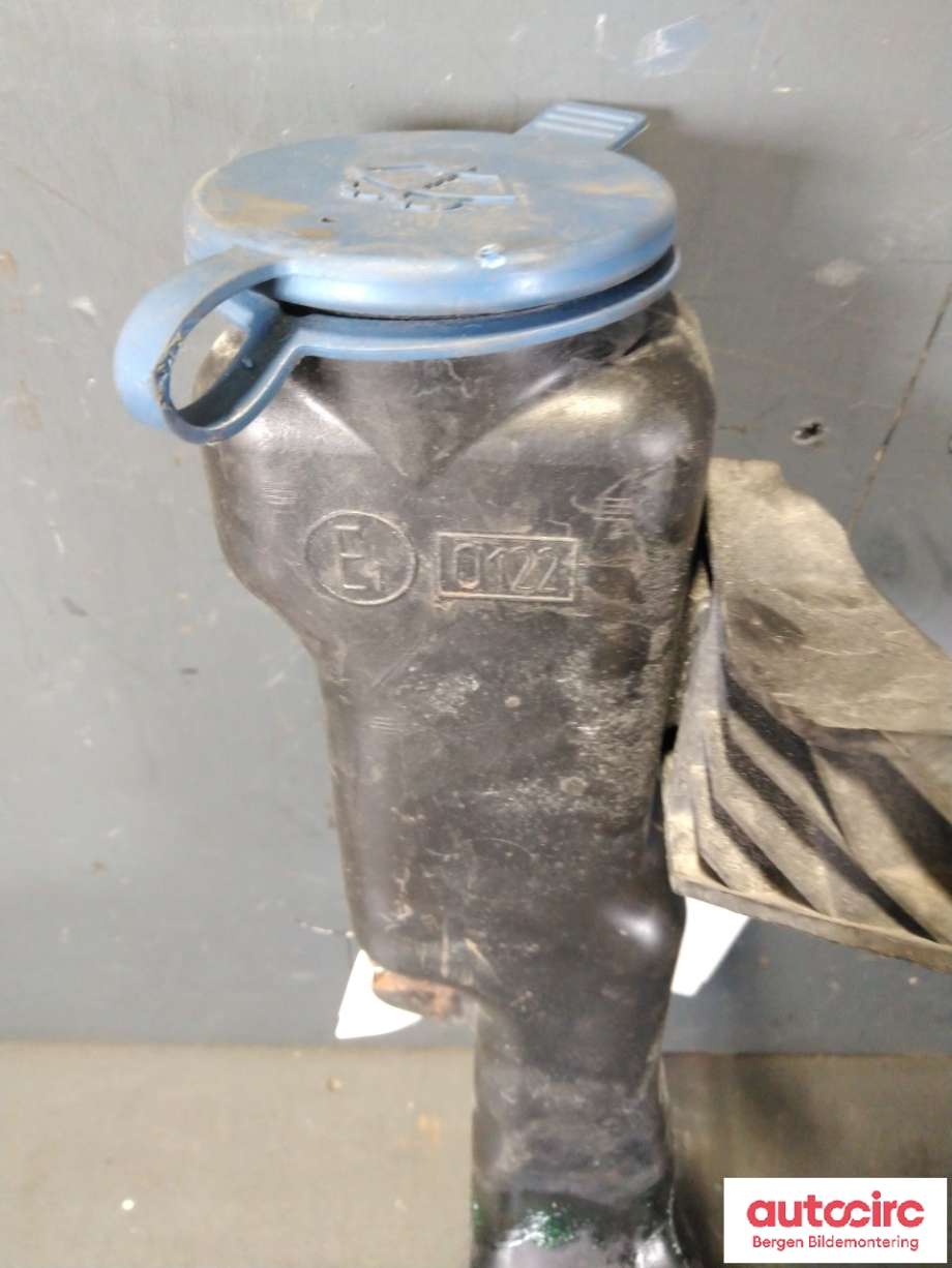 Spylertank til Mercedes E-Klasse 2009-2013 (Fase 1) (W212) (W212) (MERCEDES|A 204 869 12 20|)