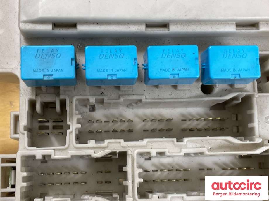 Sikringsboks til Toyota Land Cruiser 120 2002-2009  (TOYOTA|8273060130||81980-50030)