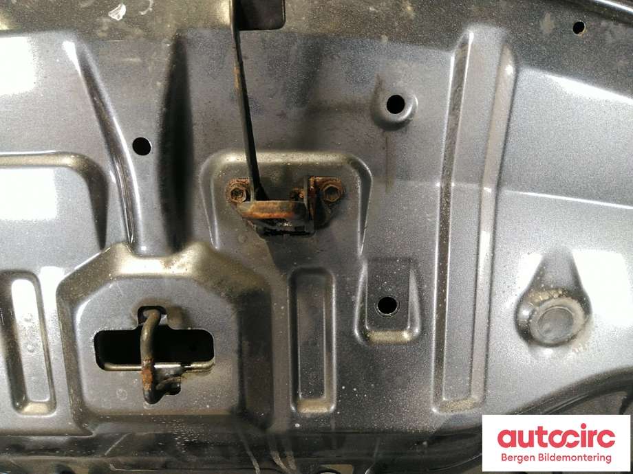 Panser til Toyota Avensis 2009-2015 (Type III, Fase 1)  (TOYOTA|5330105040|)