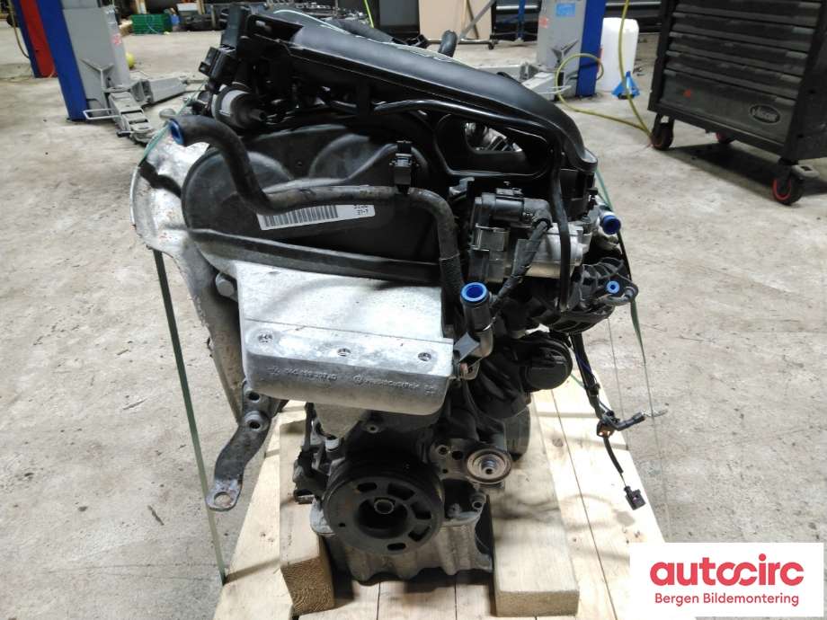 Motor bensin til VW Polo 2014-2017 (Type V, Fase 2)  (VOLKSWAGEN|04C 100 032 E|)