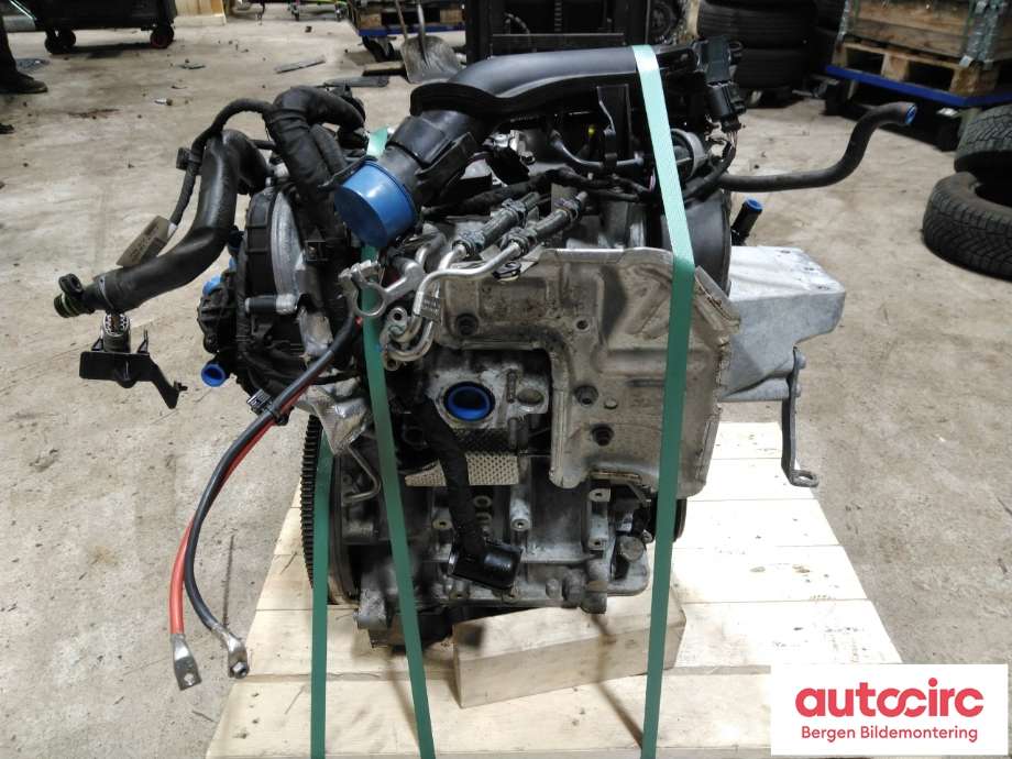 Motor bensin til VW Polo 2014-2017 (Type V, Fase 2)  (VOLKSWAGEN|04C 100 032 E|)