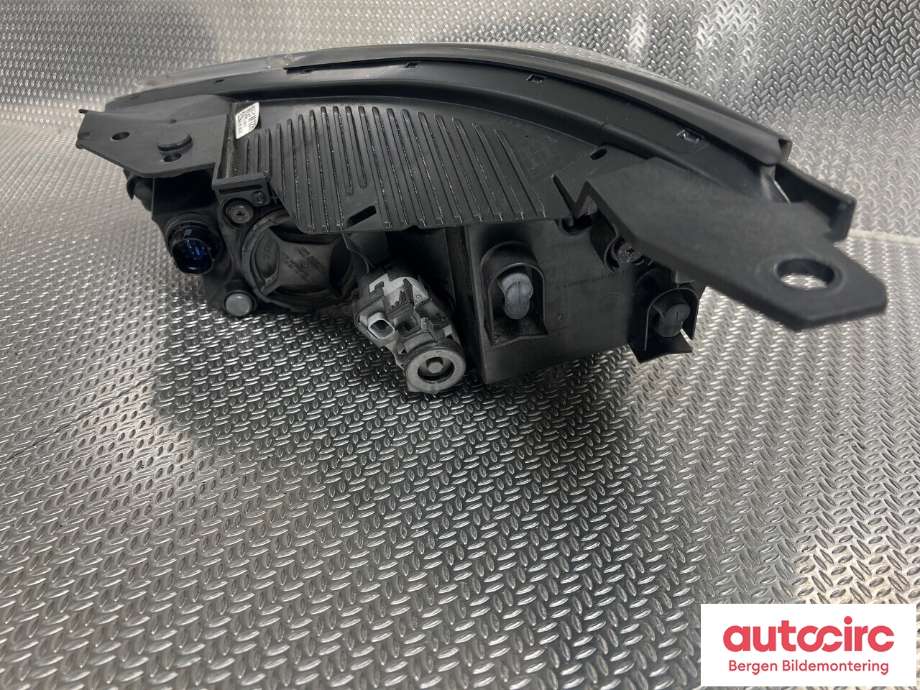 Frontlykt høyre halogen til Hyundai Ioniq Electric 2016-2019 (Fase 1)  (HYUNDAI|92102G 7000WPR|)
