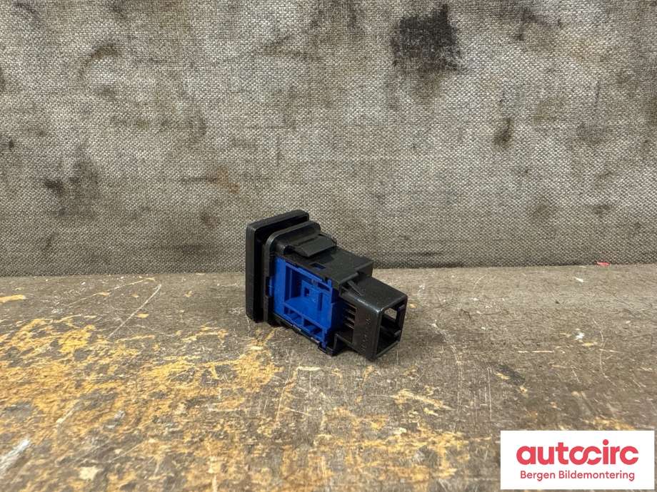 Bryter Antispinn til Toyota Auris 2015-2019 (Type II, Fase 2)  (TOYOTA|8498806071|)