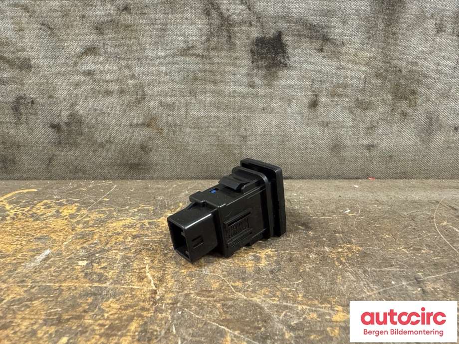Bryter Antispinn til Toyota Auris 2015-2019 (Type II, Fase 2)  (TOYOTA|8498806071|)