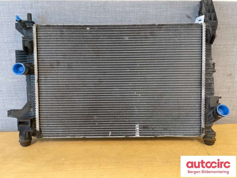 Radiator (manuell gir) til Ford Focus 2011-2014 (Type III, Fase 1) (FORD|CV61-8005-VC|1830145|CV61 8005 VB)