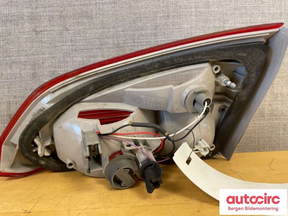Baklykt venstre indre til Ford Focus 2011-2014 (Type III, Fase 1)  (FORD|1775999||BM51-13A603-DC)
