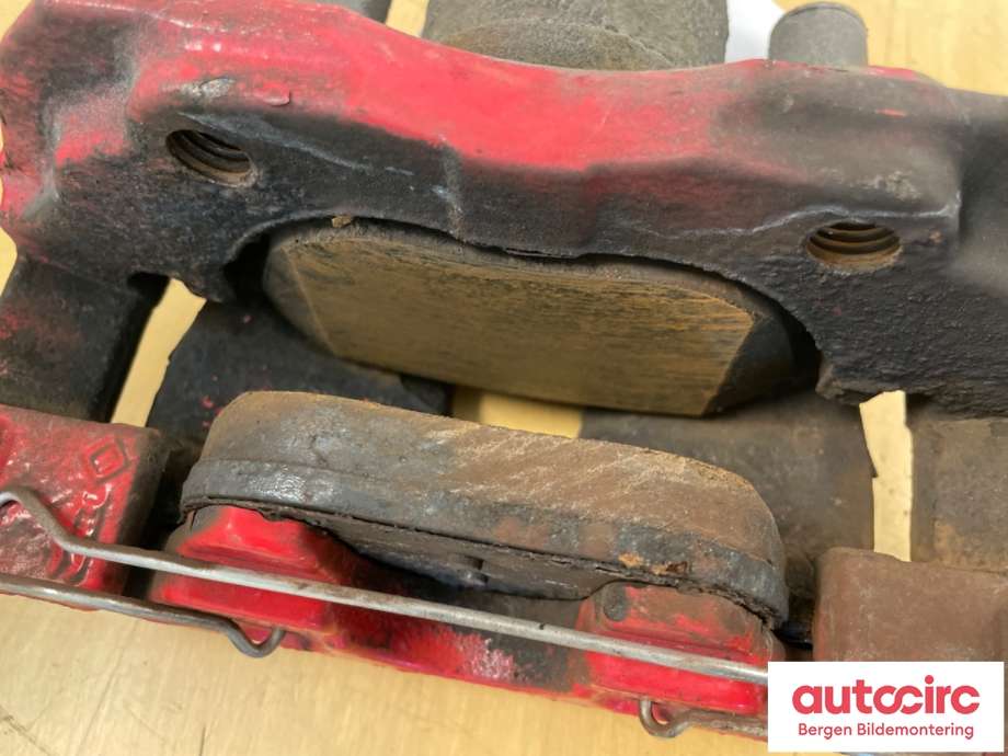 Bremsecaliper venstre foran til Ford Focus 2011-2014 (Type III, Fase 1)  (FORD|1755032|CV61-2B302-PA|)