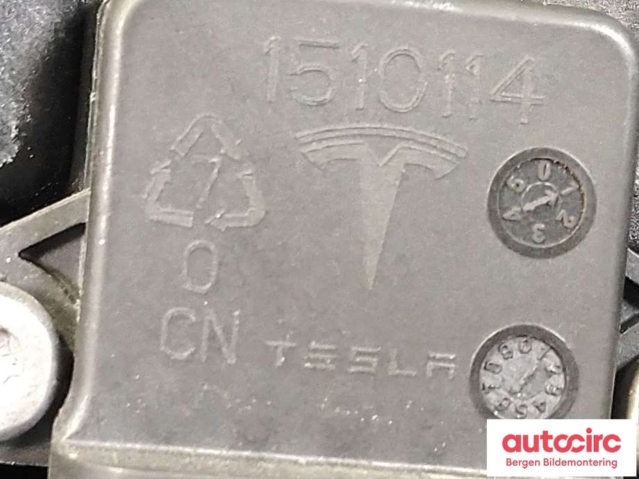 Dørhåndtak utv venstre foran til Tesla Model Y 2021-2024 (Type I)  (TESLA|1528114-00-D|)