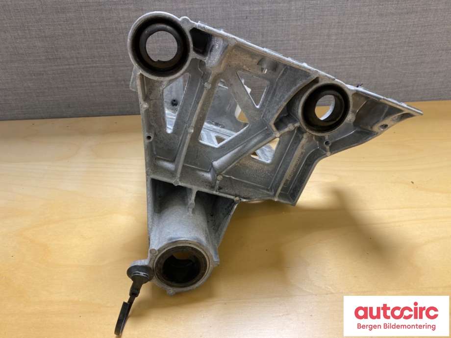 Diverse deler til Tesla Model Y 2021-2024 (Type I)  (TESLA|1506443-00-D|)