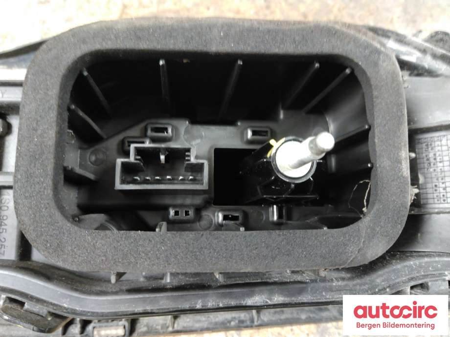 Baklykt venstre til VW E-Up 2013-2019  (VOLKSWAGEN|1S0 945 095 G|)