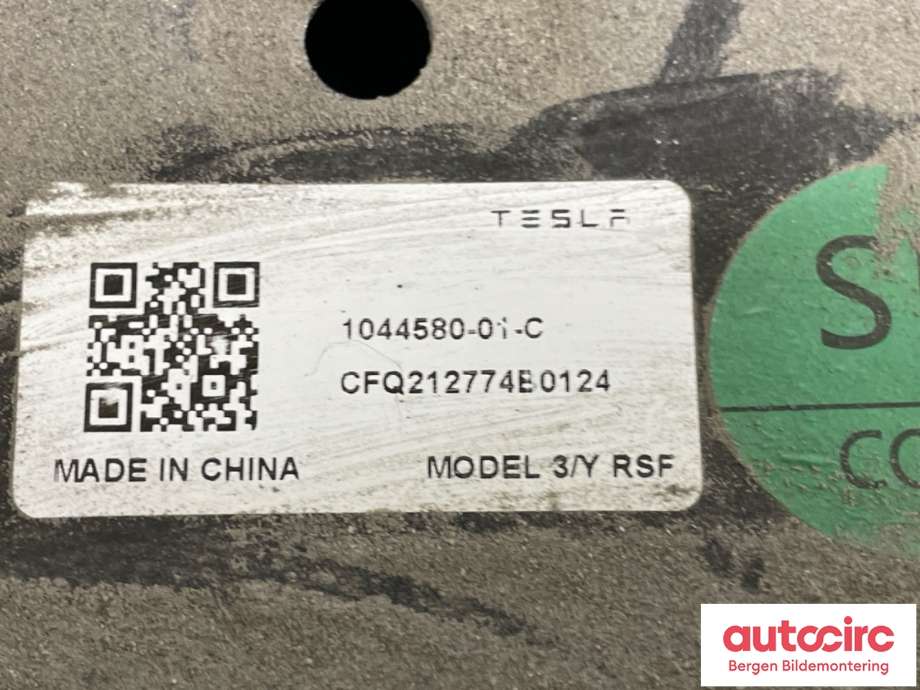 Travers bak til Tesla Model Y 2021-2024 (Type I)  (TESLA|1044580-01-C|1044580-00-D)