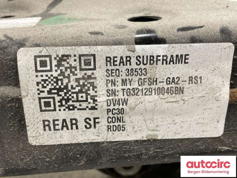 Travers bak til Tesla Model Y 2021-2024 (Type I)  (TESLA|1044580-01-C|1044580-00-D)