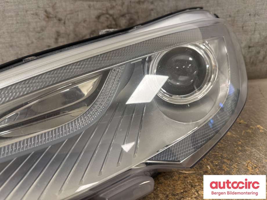 Frontlykt venstre halogen til Tesla Model S 2013-2016 (Fase 1)  (TESLA|6005910-00-B|)
