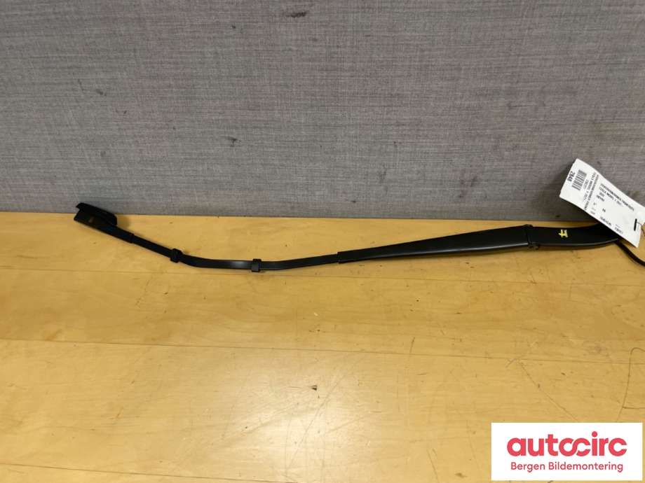 Viskerarmer frontrute til Tesla Model Y 2021-2024 (Type I)  (TESLA|1490249-00-C||1490249-00-B)