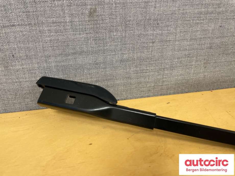 Viskerarmer frontrute til Tesla Model Y 2021-2024 (Type I)  (TESLA|1490249-00-C||1490249-00-B)