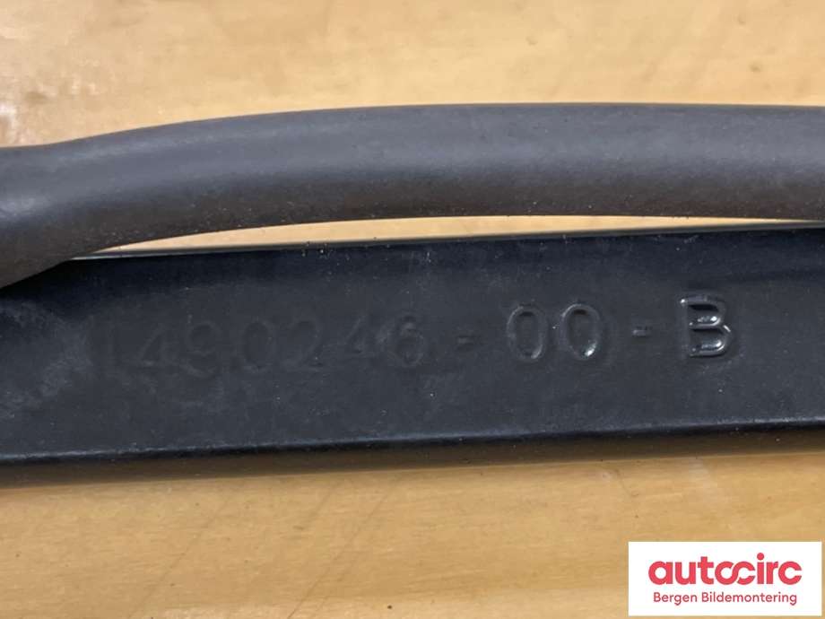 Viskerarmer frontrute til Tesla Model Y 2021-2024 (Type I)  (TESLA|1490246-00-C||1490246-00-B)