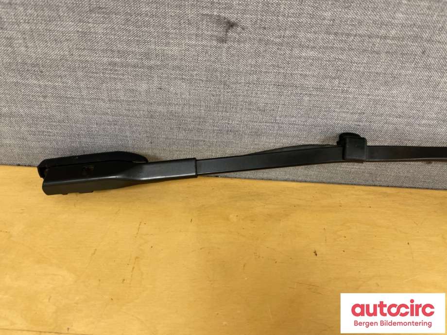 Viskerarmer frontrute til Tesla Model Y 2021-2024 (Type I)  (TESLA|1490246-00-C||1490246-00-B)