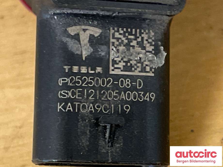 Parkeringssensor foran til Tesla Model Y 2021-2024 (Type I)  (TESLA|2525002-08-D|)