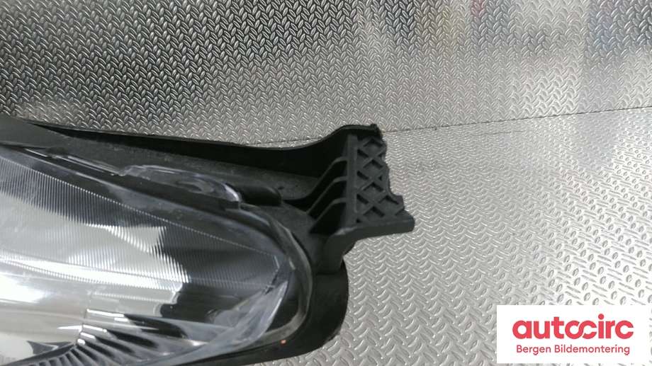 Frontlykt venstre halogen til Ford Fiesta 2013-2017 (Type VI, Fase 2) (FORD|2126899|)