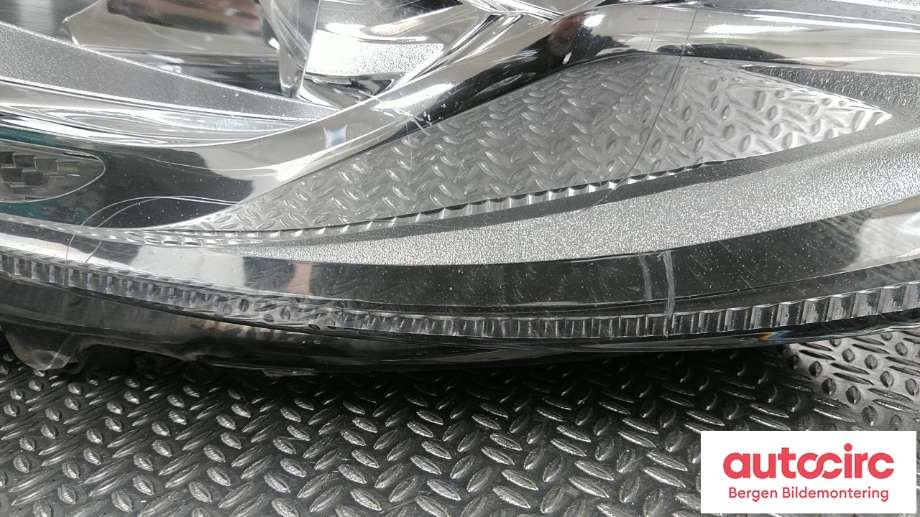 Frontlykt venstre halogen til Ford Fiesta 2013-2017 (Type VI, Fase 2) (FORD|2126899|)